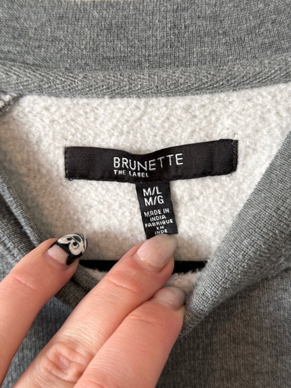 56. | Brunette the Label | 'This Wine Is Making Me Awesome.' | M/L - Picture 4 of 5